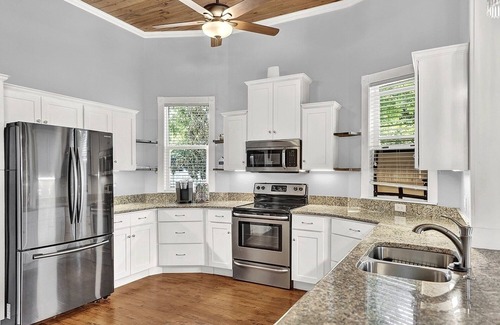 Hondo House | Come Relax: 2 K Bedrooms, Dogs Welcome