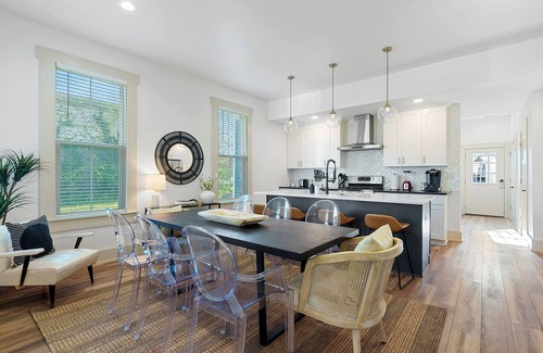 Near East Columbus House | Come see the vibe for yourself & enjoy hassle-free fun with your family!