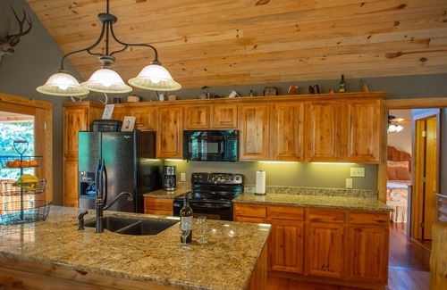 Garfield House | Come Stay and Play in the Rockies with 2 King and 6 Queen beds! Great ESCAPE!