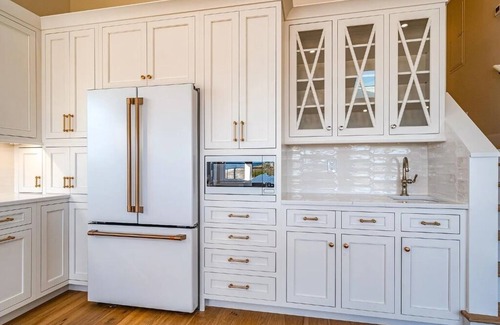 Gold Coast Condo | Come vacation at this 4 bedroom, 3 bath beach front property.