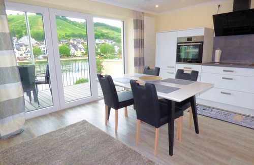 Zell Apartment | Comfortable newly renovated apartment with a large balcony u. 2 bedrooms