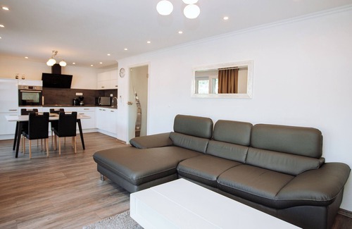 Zell Apartment | Comfortable newly renovated apartment with a large balcony u. 2 bedrooms