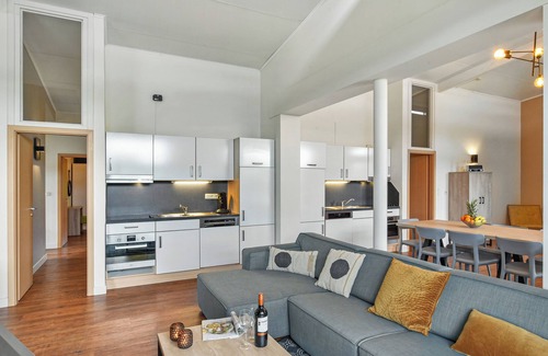 Froidchapelle House | Comfort 12-person bungalow in the holiday park Landal Village l'Eau d'Heure