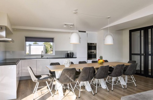 Leuken House | Comfort 12-person water villa in the holiday park Landal Marina Resort Well