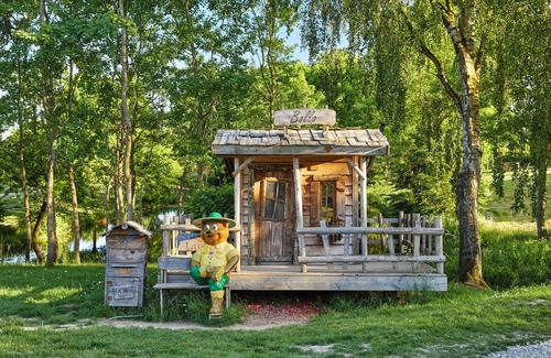 Froidchapelle House | Comfort 4-person dog bungalow in the holiday park Landal Village l'Eau d'Heure