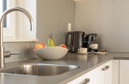 Leuken Apartment | Comfort 4-person water house in the holiday park Landal Marina Resort Well