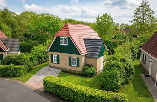Wateren House | Comfort 6-person bungalow in the holiday park Landal Hunerwold State