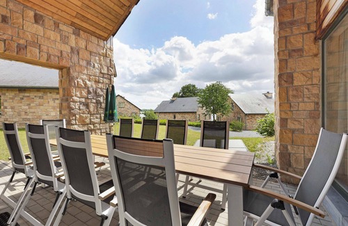Froidchapelle House | Comfort 8-person bungalow in the holiday park Landal Village l'Eau d'Heure