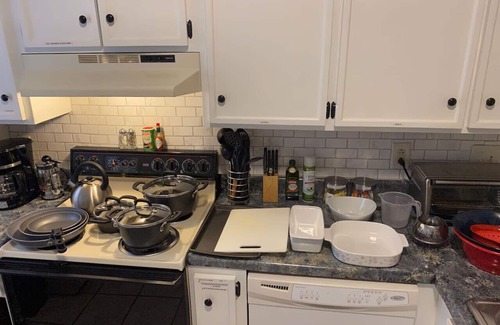 West Central Apartment | Comfort and Convenience! Close to Downtown Spfd.
