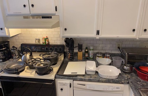 West Central Apartment | Comfort and Convenience! Close to Downtown Spfd.