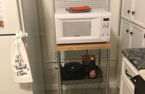 West Central Apartment | Comfort and Convenience! Close to Downtown Spfd.