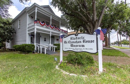 Beeville House | Comfort and Convenience! 2 Sleek Units, Free Parking, Pets Allowed