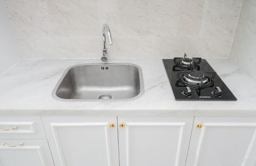 Cikokol Apartment | Comfort and Modern Studio at Tree Park Cikokol Apartment By Travelio