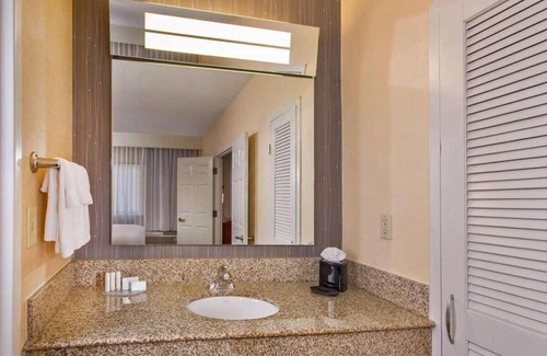 University Place Hotel | Comfort and Relaxation! Outdoor Pool, Pet-Friendly Property, Parking!
