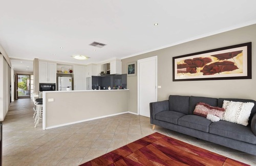 Endeavour Hills House | Comfort and space ! Just bring your suitcase.