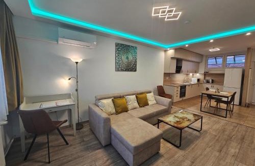 Sashalom Apartment | Comfort Budapest Apartment Romantic Balcony, FREE Parking