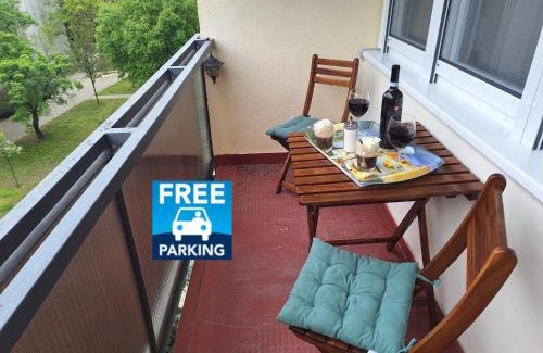 Sashalom Apartment | Comfort Budapest Apartment Romantic Balcony, FREE Parking