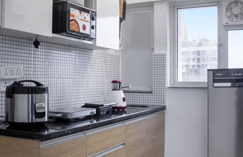 Malad East House | Comfort & Care: 2BHK Luxury Stay for Medical Needs