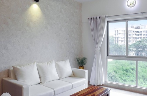 Malad East House | Comfort & Care: 2BHK Luxury Stay for Medical Needs