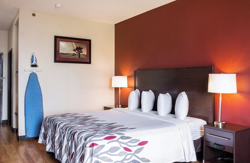 Dumas House | Comfort & Convenience! Pool, Pets Allowed, Near Window on the Plains Museum!