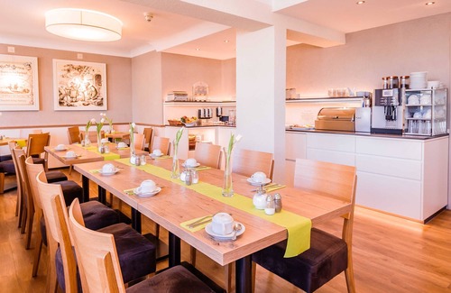 Buxtehude House | Comfort Dreibettzimmer - Hotel An der Linah