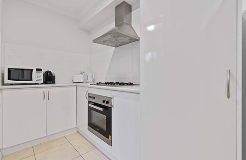 Kewdale House | Comfort Escape near City/Crown/Parks/DFO/Airport