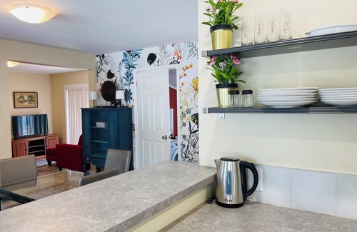 Merritton Apartment | Comfort Home Stays - Central Niagara Ideal For Families or Groups
