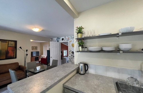 Merritton Apartment | Comfort Home Stays - Central Niagara Ideal For Families or Groups