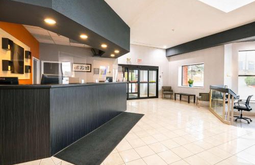 Peterborough Hotel | Comfort Hotel & Suites