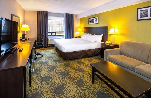 Peterborough Hotel | Comfort Hotel & Suites