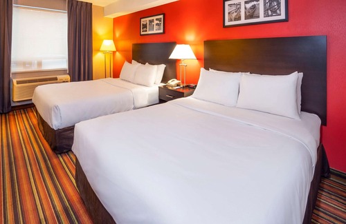 Peterborough Hotel | Comfort Hotel & Suites