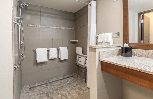Bay City Hotel | Comfort Inn Bay City - Riverfront