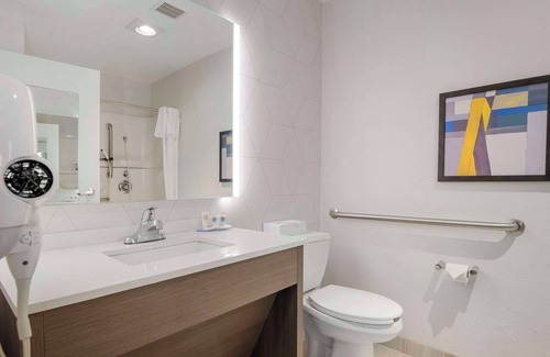 Edinburgh Hotel | Comfort Inn Edinburgh - Columbus