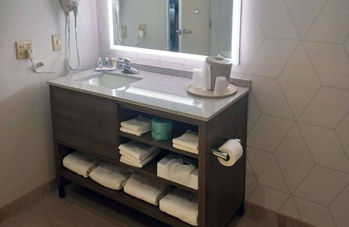 Edinburgh Hotel | Comfort Inn Edinburgh - Columbus