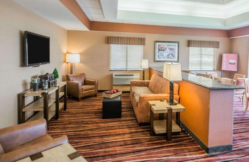 Lindbergh Lawns Hotel | Comfort Inn - NYS Fairgrounds
