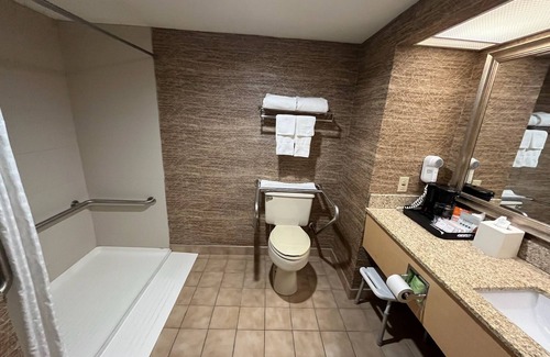 Lindbergh Lawns Hotel | Comfort Inn - NYS Fairgrounds