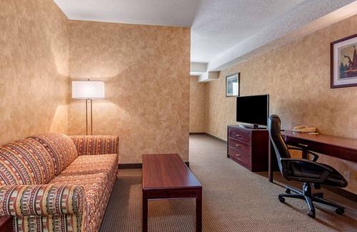 Sturgeon Falls Hotel | Comfort Inn Sturgeon Falls