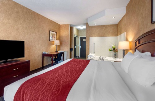 Sturgeon Falls Hotel | Comfort Inn Sturgeon Falls
