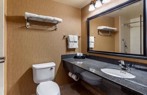 Sturgeon Falls Hotel | Comfort Inn Sturgeon Falls