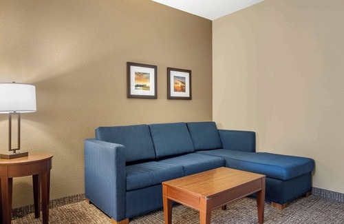 Augusta Hotel | Comfort Inn & Suites Augusta