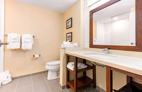 Bowmanville Hotel | Comfort Inn & Suites