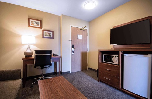 Langley Hotel | Comfort Inn & Suites