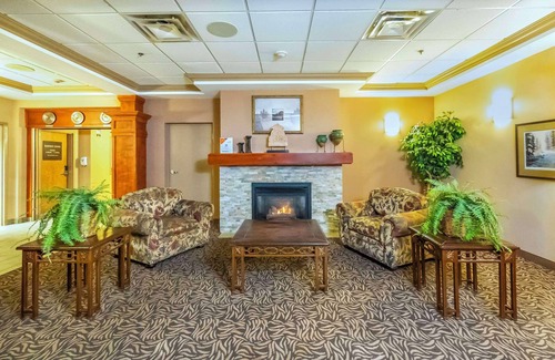 Salmon Arm Hotel | Comfort Inn & Suites