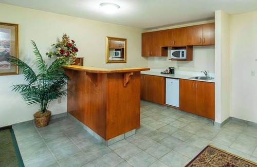 Salmon Arm Hotel | Comfort Inn & Suites