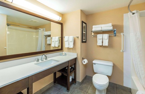 Salmon Arm Hotel | Comfort Inn & Suites