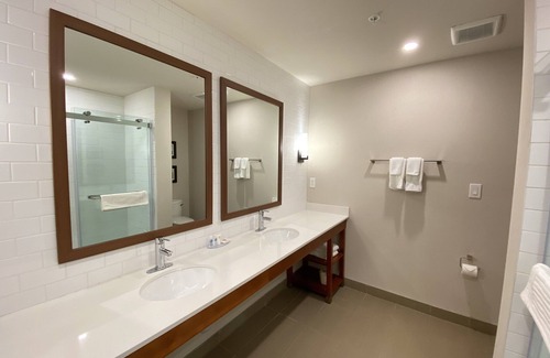 Valemount Hotel | Comfort Inn & Suites