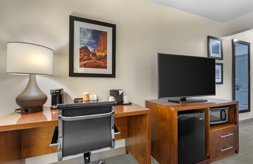 Carbondale Hotel | Comfort Inn & Suites Carbondale on the Roaring Fork