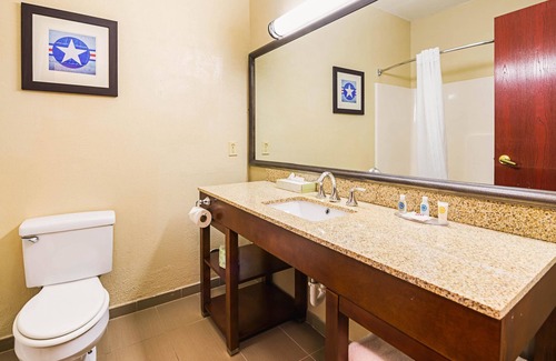 Dayton Hotel | Comfort Inn & Suites Dayton Northwest - Englewood