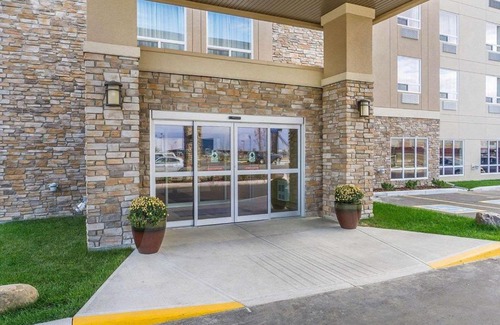 Nisku Hotel | Comfort Inn & Suites Edmonton International Airport