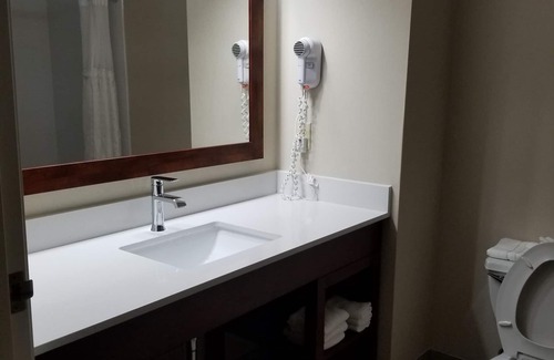 Geneva Hotel | Comfort Inn & Suites Geneva - West Chicago
